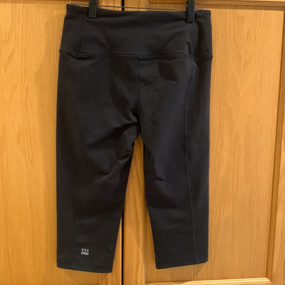 Victoria’s Secret Sport athletic workout black capris leggings, Women size Small